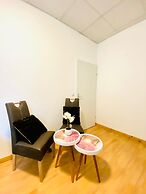 Stylish Shared 3-Bedroom Stay Near City