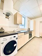 Stylish Shared 3-Bedroom Stay Near City