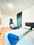 Stylish Shared 3-Bedroom Stay Near City