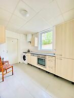 Stylish Shared 3-Bedroom Stay Near City