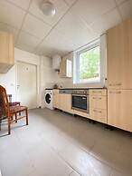Stylish Shared 3-Bedroom Stay Near City