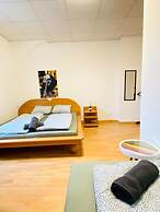 Stylish Shared 3-Bedroom Stay Near City