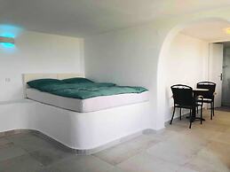 Seaview Appartment With Infinity Pool & Kitchen