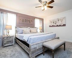 Storey Lake Resort, Private Pool, Near Famous Attractions!!