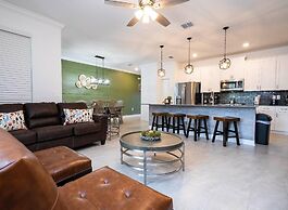 Storey Lake Resort, Private Pool, Near Famous Attractions!!