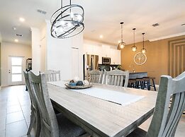 Storey Lake Resort, Private Pool, Near Famous Attractions!!