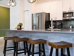 Storey Lake Resort, Private Pool, Near Famous Attractions!!