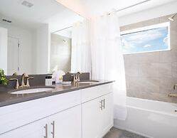 Storey Lake Resort, Private Pool, Near Famous Attractions!!