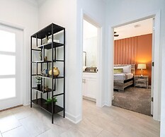 Storey Lake Resort, Private Pool, Near Famous Attractions!!