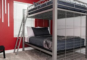 Storey Lake Resort, Private Pool, Near Famous Attractions!!