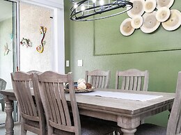 Storey Lake Resort, Private Pool, Near Famous Attractions!!