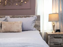 Storey Lake Resort, Private Pool, Near Famous Attractions!!