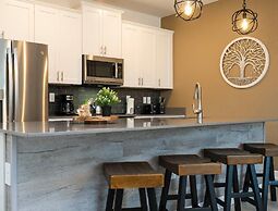 Storey Lake Resort, Private Pool, Near Famous Attractions!!