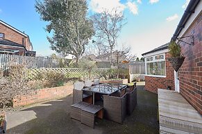 Host Stay Louvaine House