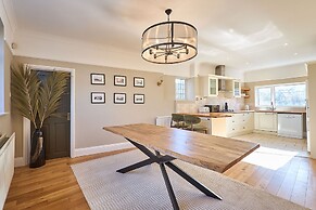 Host Stay Louvaine House