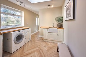 Host Stay Louvaine House