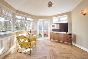 Host Stay Louvaine House