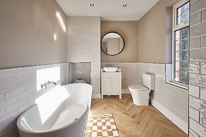 Host Stay Louvaine House