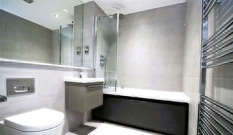 Sophisticated Modern 2 Bedroom Apartment in Solihull