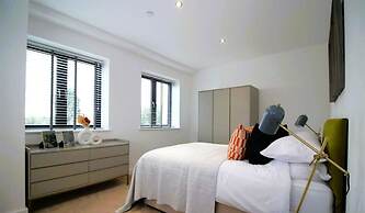 Sophisticated Modern 2 Bedroom Apartment in Solihull