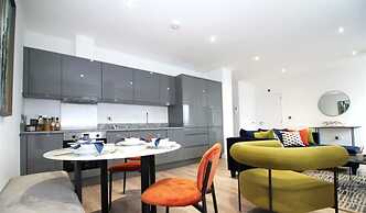 Sophisticated Modern 2 Bedroom Apartment in Solihull