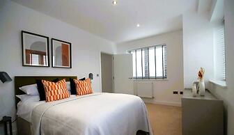 Sophisticated Modern 2 Bedroom Apartment in Solihull