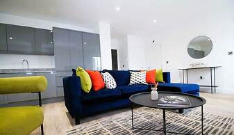 Sophisticated Modern 2 Bedroom Apartment in Solihull