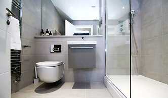 Sophisticated Modern 2 Bedroom Apartment in Solihull