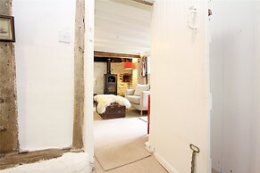 Grade II Listed Quaint Cottage in Berkswell