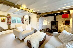 Grade II Listed Quaint Cottage in Berkswell