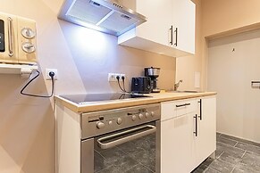 4BR Apt. for Groups 6-Min to Stadthalle