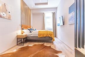 4BR Apt. for Groups 6-Min to Stadthalle