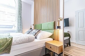 4BR Apt. for Groups 6-Min to Stadthalle