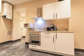 4BR Apt. for Groups 6-Min to Stadthalle