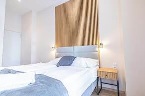 4BR Apt. for Groups 6-Min to Stadthalle