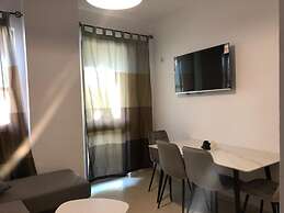 Tirent Apartment - Comfortable 1-Bedroom Stay in Fresku