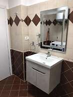 Tirent Apartment - Comfortable 1-Bedroom Stay in Fresku