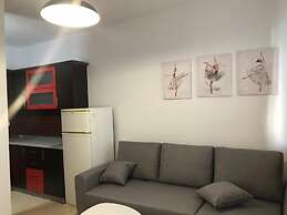 Tirent Apartment - Comfortable 1-Bedroom Stay in Fresku