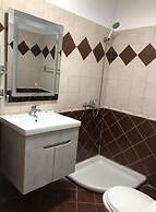 Tirent Apartment - Comfortable 1-Bedroom Stay in Fresku