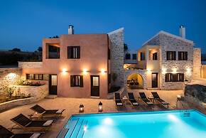 Phaistos Villas - Villa Dafne Poolside Gem