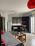 Arethousa City View Getaway - Chalkida s Cozy Gem