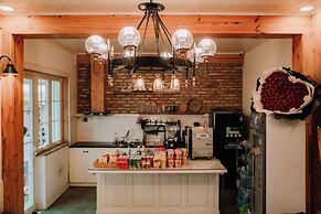 Hoang Yen Hotel & Coffee