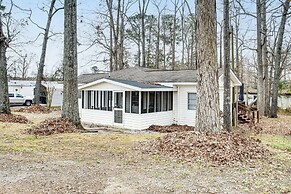 1 Mi to Lake Murray: Pet-friendly Home w/ Deck
