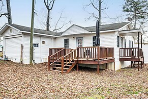 1 Mi to Lake Murray: Pet-friendly Home w/ Deck
