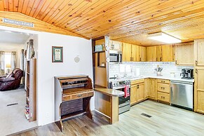 1 Mi to Lake Murray: Pet-friendly Home w/ Deck