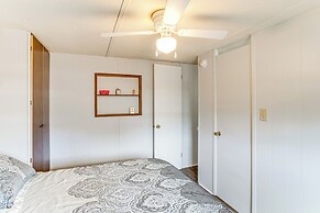 1 Mi to Lake Murray: Pet-friendly Home w/ Deck