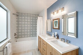 Swim, Golf & Relax: Luxe Townhome in Aptos