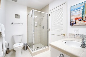 Swim, Golf & Relax: Luxe Townhome in Aptos