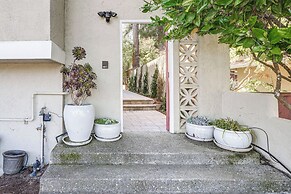 Swim, Golf & Relax: Luxe Townhome in Aptos
