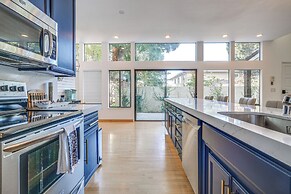 Swim, Golf & Relax: Luxe Townhome in Aptos